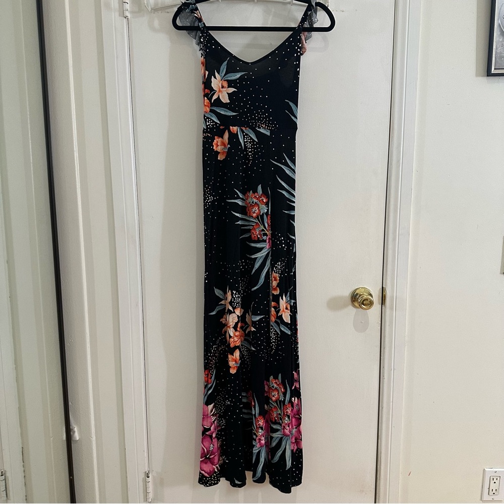 Forever21 navy floral maxi summer dress with slit on left leg size medium